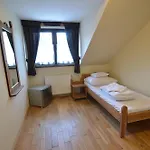 Revesz Hotel, Restaurant And Rosa فندق 3*