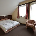 Revesz Hotel, Restaurant And Rosa Γκιόρ