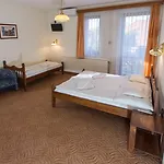 Ξενοδοχείο Revesz Hotel, Restaurant And Rosa