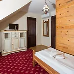 Ξενοδοχείο Revesz Hotel, Restaurant And Rosa 3*