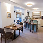 Revesz Hotel, Restaurant And Rosa