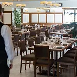 Revesz Hotel, Restaurant And Rosa Ξενοδοχείο
