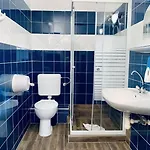 Ξενοδοχείο Revesz Hotel, Restaurant And Rosa 3*