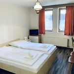 Revesz Hotel, Restaurant And Rosa 3*