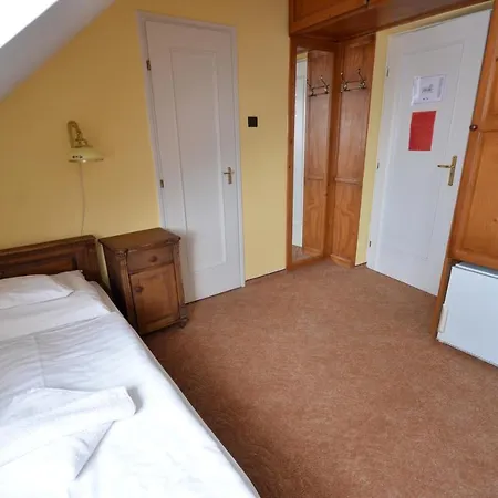 Revesz Hotel, Restaurant And Rosa Hotel 3*