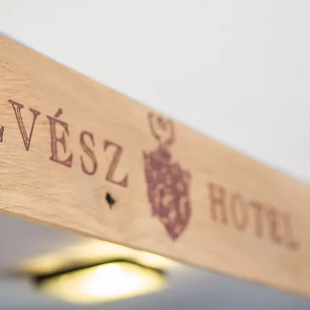 Revesz Hotel, Restaurant And Rosa Γκιόρ