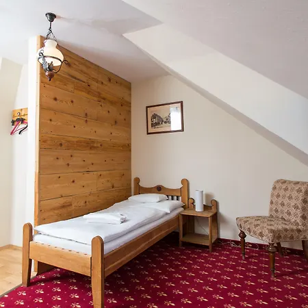 Hotel Revesz Hotel, Restaurant And Rosa 3*