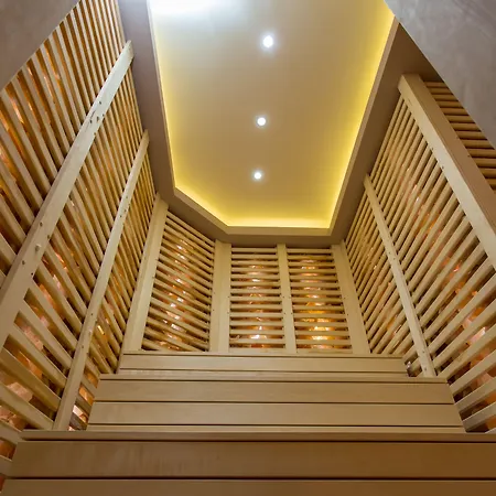 Revesz Hotel, Restaurant And Rosa 3*