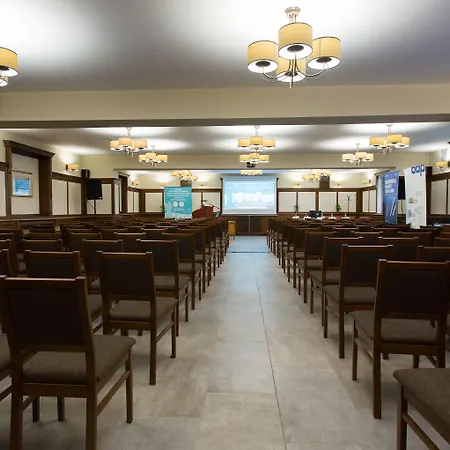 Revesz Hotel, Restaurant And Rosa מלון גיור