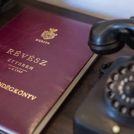 Revesz Hotel, Restaurant And Rosa