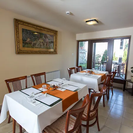 Revesz Hotel, Restaurant And Rosa Ξενοδοχείο 3*