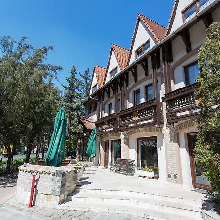 Ξενοδοχείο Revesz Hotel, Restaurant And Rosa