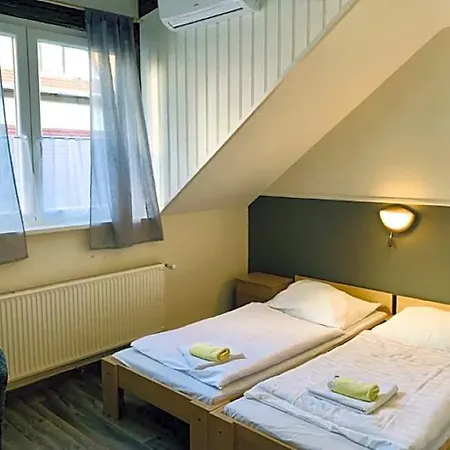 Hotel Revesz Hotel, Restaurant And Rosa Ráb