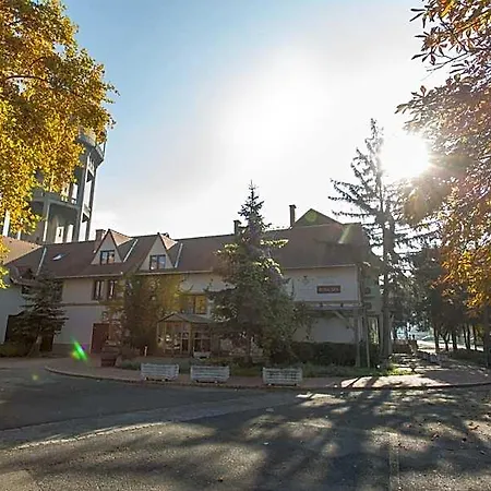Hotel Revesz Hotel, Restaurant And Rosa 3*