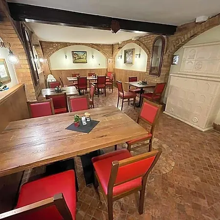 Revesz Hotel, Restaurant And Rosa 3*