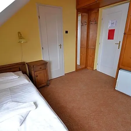 Revesz Hotel, Restaurant And Rosa 3*