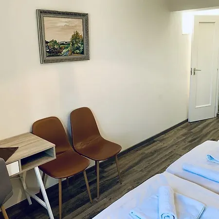 Revesz Hotel, Restaurant And Rosa 3* גיור