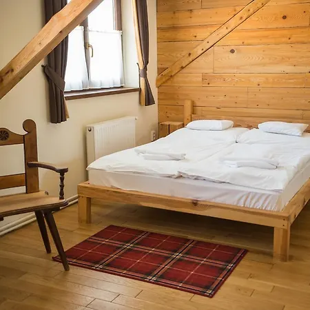 Revesz Hotel, Restaurant And Rosa Hotel