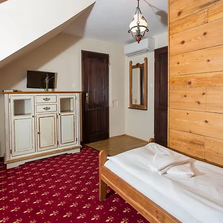 Revesz Hotel, Restaurant And Rosa