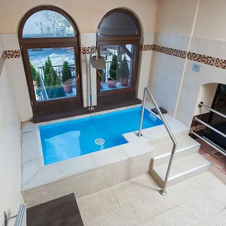 فندق Revesz Hotel, Restaurant And Rosa Spa 3*