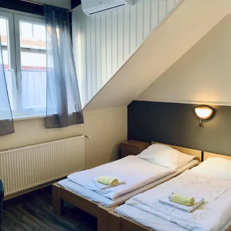 Révész Hotel, Restaurant&rosa Hotel 3*