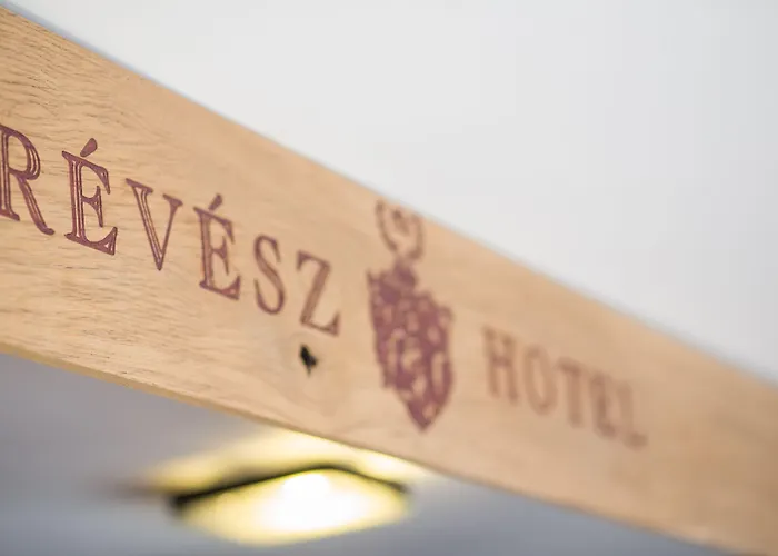 Revesz Hotel, Restaurant And Rosa Γκιόρ