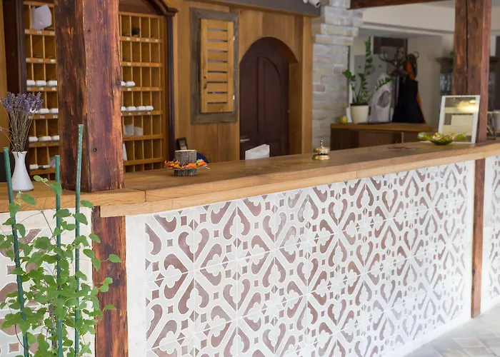 Revesz Hotel, Restaurant And Rosa Hotel 3*