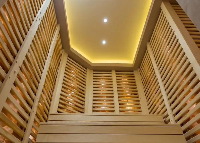 Revesz Hotel, Restaurant And Rosa 3*