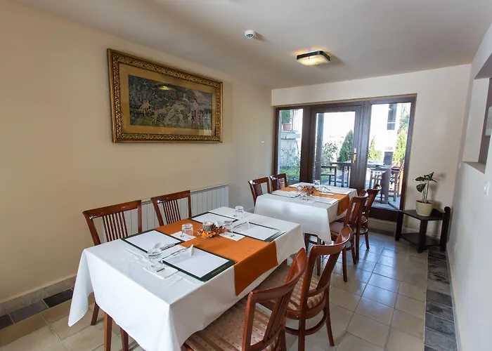 Revesz Hotel, Restaurant And Rosa Ξενοδοχείο 3*
