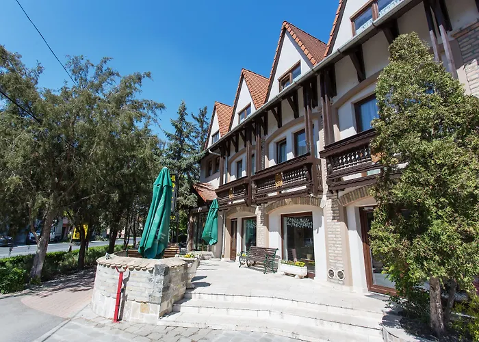 Hotel Revesz Hotel, Restaurant And Rosa