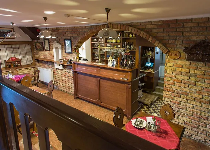 Revesz Hotel, Restaurant And Rosa Hotel 3*